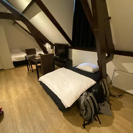 Rotterdam Inn *