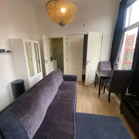 アパートホテル Rotterdam Inn ロッテルダム
